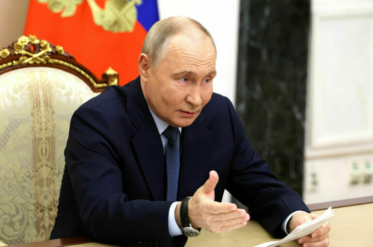 Путин поручил обновить школьные программы по математике и естественным наукам