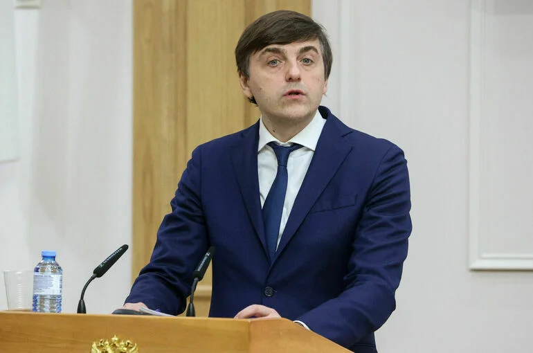 Кравцов пообещал заняться вопросом загруженности школьников