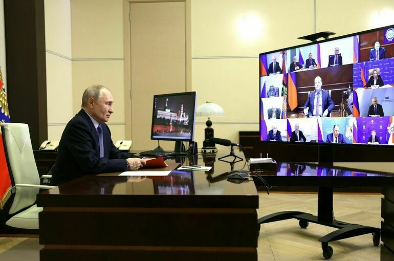 Путин обсудил с Совбезом меры подготовки к весенним паводкам