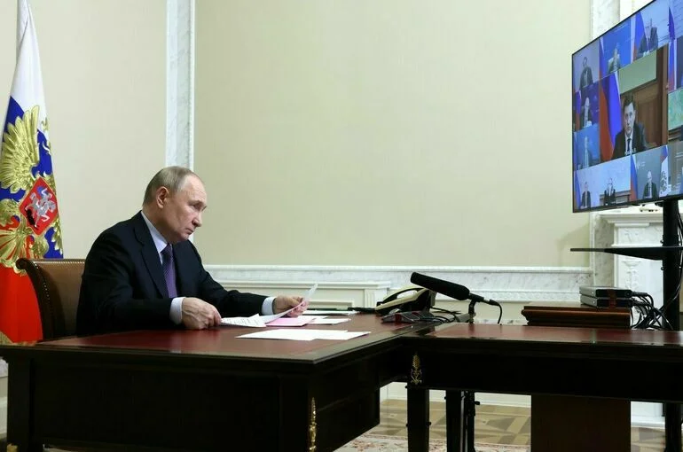 Путин заявил о необходимости поднять затонувшие нефтетанкеры в Черном море