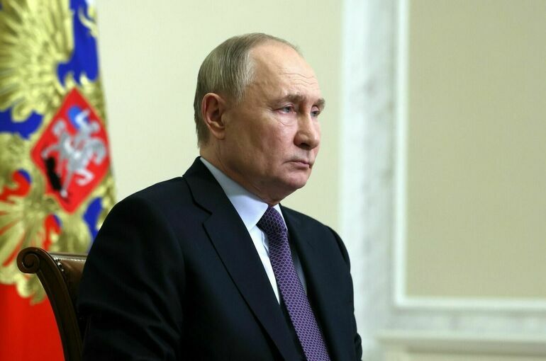 Путин поручил сохранить печатную прессу в бедных регионах