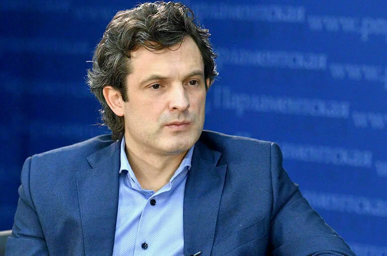 Роман Крастелев.