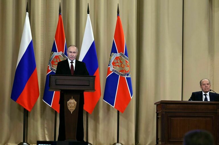 Путин потребовал пресекать попытки разобщить и расколоть общество РФ