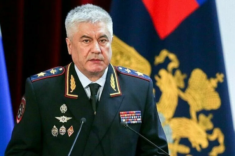 Колокольцев наградил псковских полицейских, потушивших пожар в частном доме