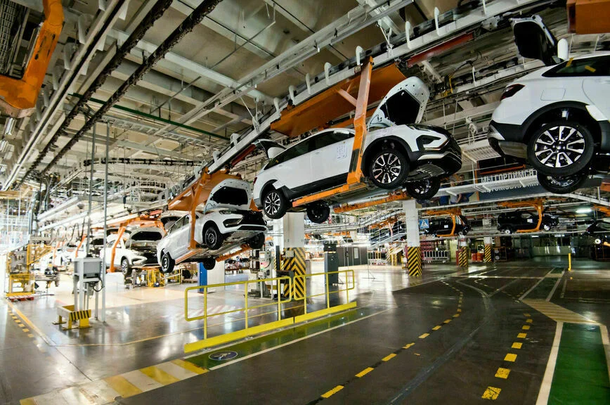 Большие гонки: от «копейки» до электрического LADA Largus с ветерком