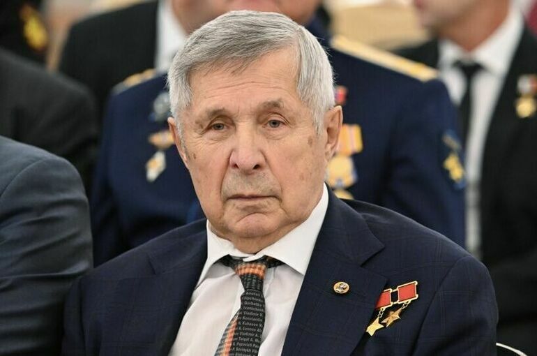 Путин наградил летчика-космонавта Виктора Савиных орденом Гагарина