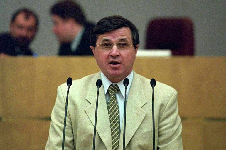 Олег Смолин в Госдуме в 2002 году.