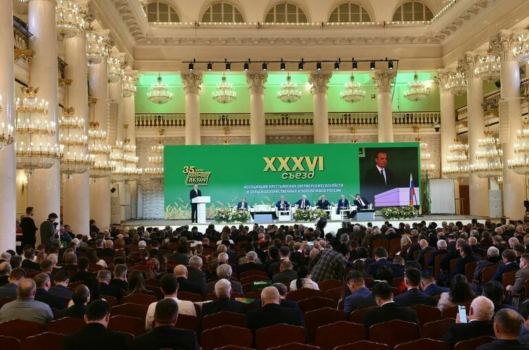 Лучших фермеров страны наградили грамотами от Госдумы и Совета Федерации
