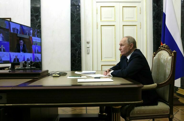 Путин назвал ущерб от телефонных и интернет-мошенников недопустимым