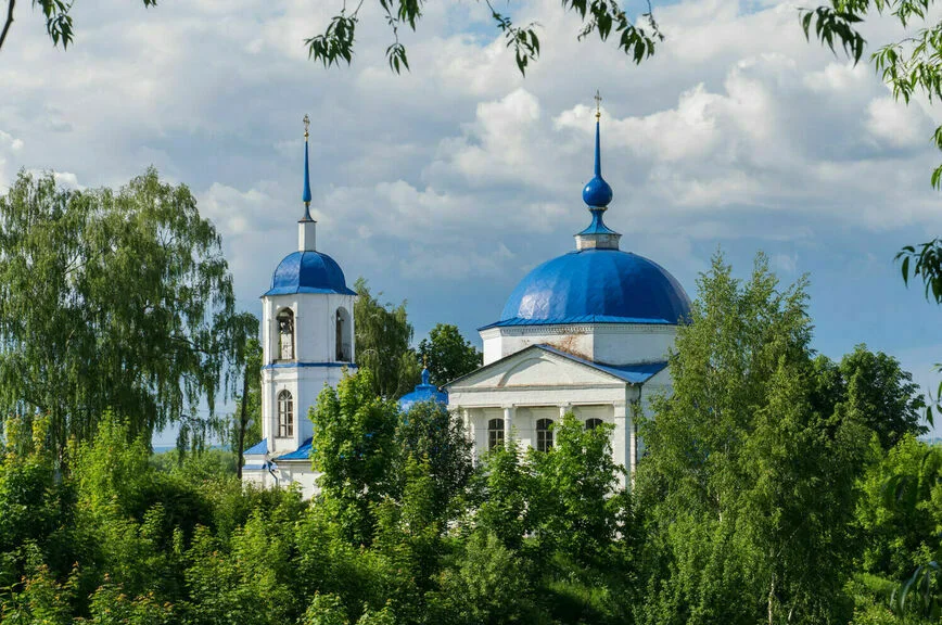 Кресты требуют оставить на храмах