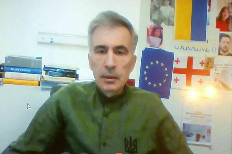 Суд в Тбилиси приговорил Саакашвили к 9 годам тюрьмы по делу о растрате