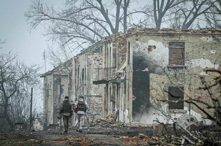 В освобожденной в Курской области Малой Локне нашли тела женщины и ребенка