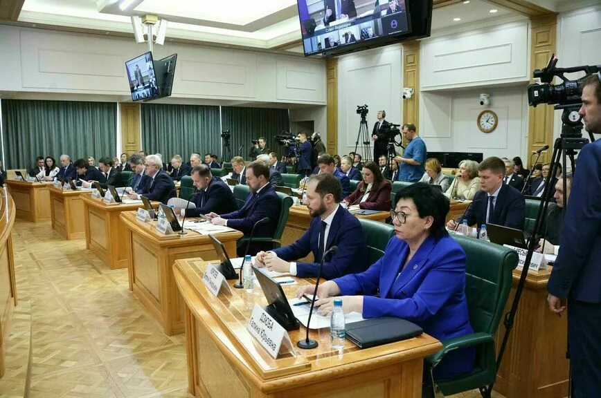 Управлять домами доверят только гражданам России