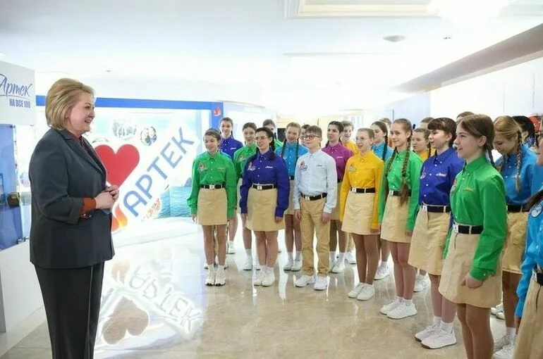 Сенаторы Косачев и Гумерова открыли выставку «Артек — сто лет детского счастья»