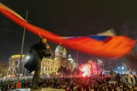 В Белграде машина въехала в толпу протестующих