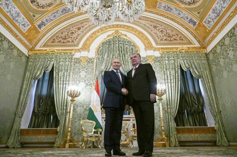 Путин сообщил, что ждет президента Таджикистана на торжествах по случаю 80-летия Победы