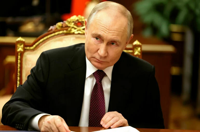 Путин и Трамп обсудили необходимость нераспространения стратегических вооружений