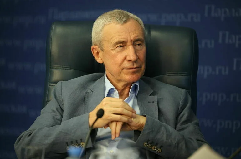 Сенатор Климов назвал выявление новых вызовов для государства одной из ключевых задач НКО в России