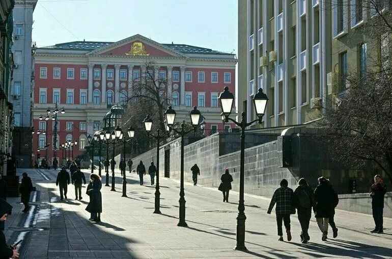 Жителей Москвы предупредили о высоком давлении в выходные