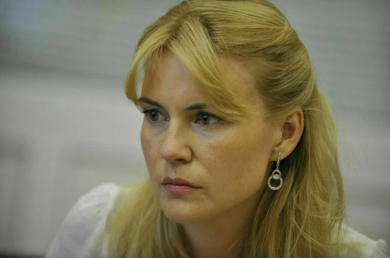 Сенатор Лантратова предложила привлекать в школы врачей-педиатров без ординатуры