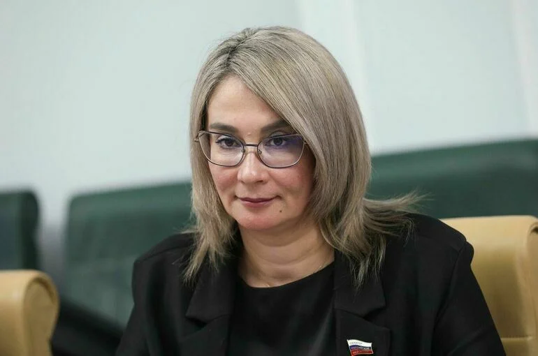 Сенатор Косихина призвала поощрять стремление подростков работать