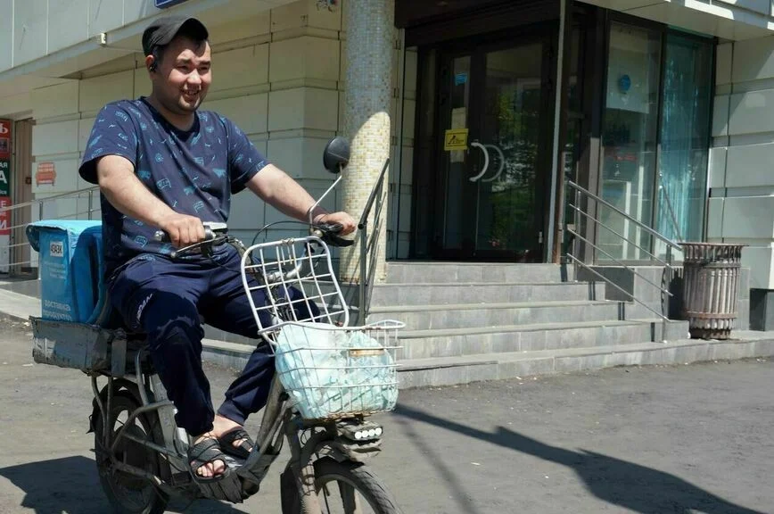 Тротуары хотят освободить от велокурьеров