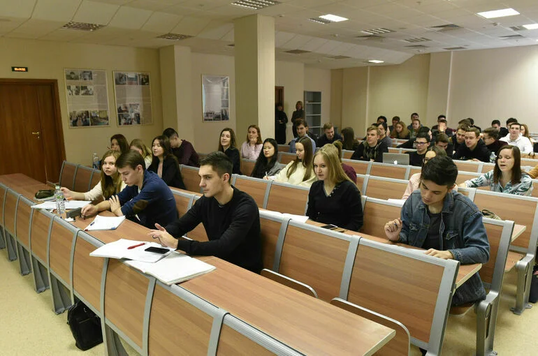 В Госдуму внесли законопроект об ограничении числа платных мест в вузах