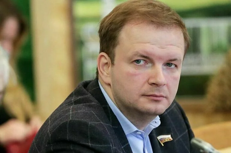 Депутат Говырин объяснил, зачем ограничивать число платных мест в вузах