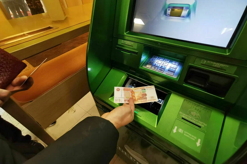 Выдачу наличных в банкоматах ограничат