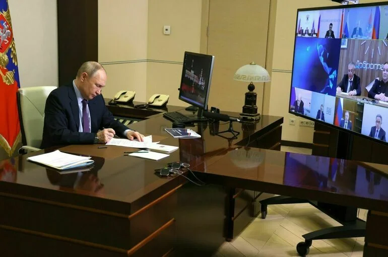 Путин: Люди должны понимать, на что расходуются средства за капремонт домов