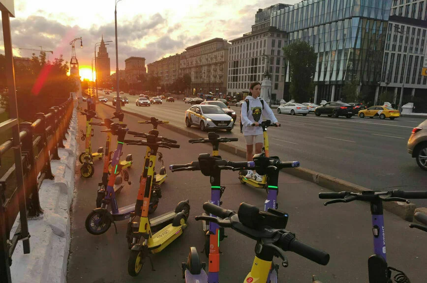 Курьеров на электровелосипедах хотят прогнать с тротуаров
