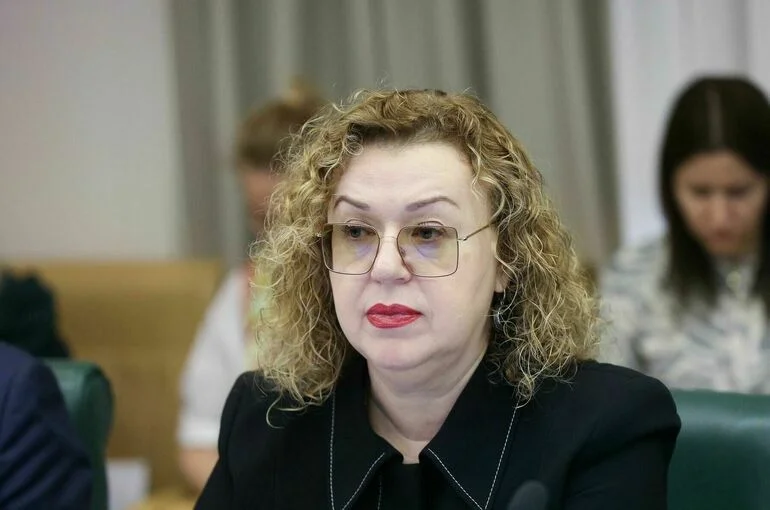 Сенатор Епифанова предупредила о переносе сроков выплаты пенсии в мае