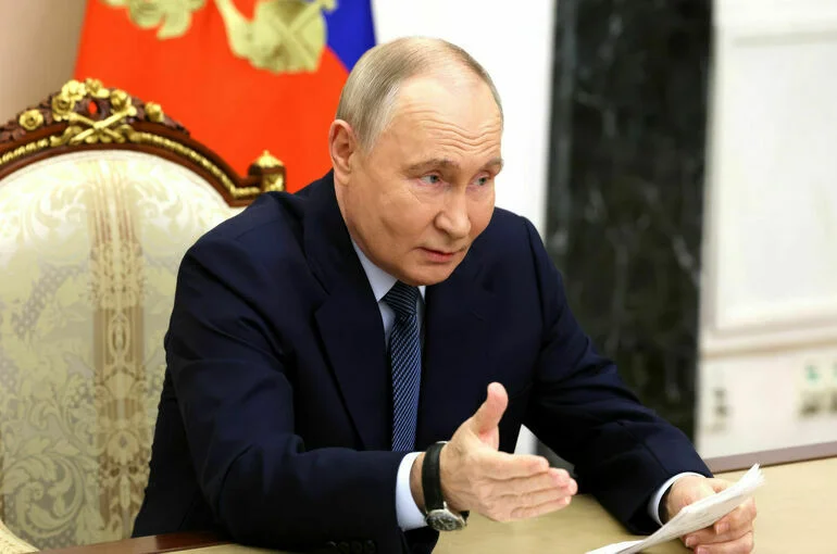 Путин потребовал от глав городов и поселков конкретных предложений