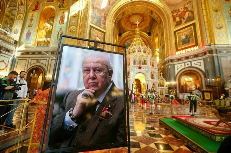 В храме Христа Спасителя началось прощание с Зурабом Церетели