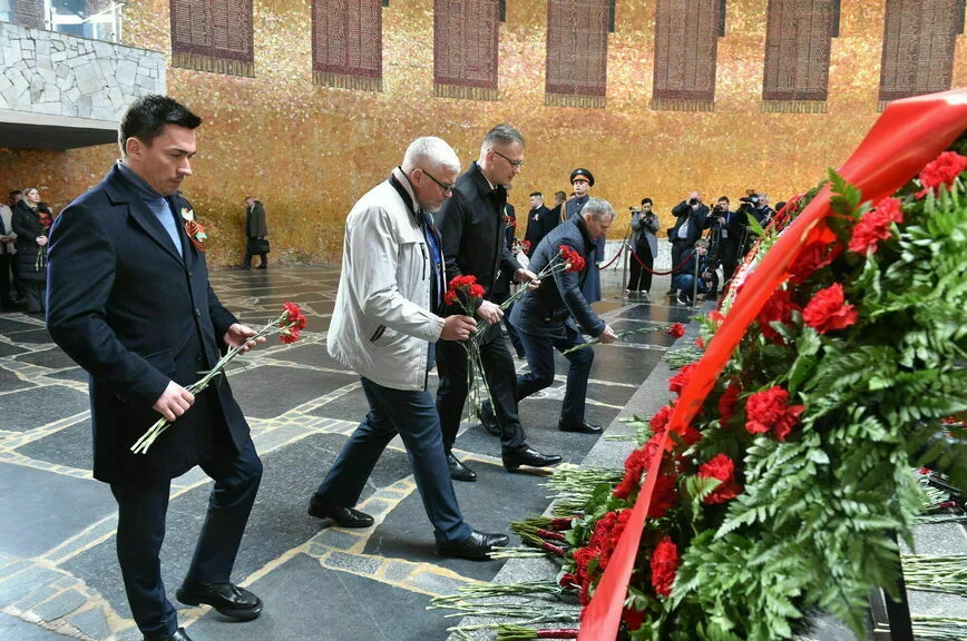 Володин и депутаты Госдумы почтили память защитников Сталинграда