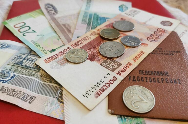 Кому повысят пенсии с 1 мая