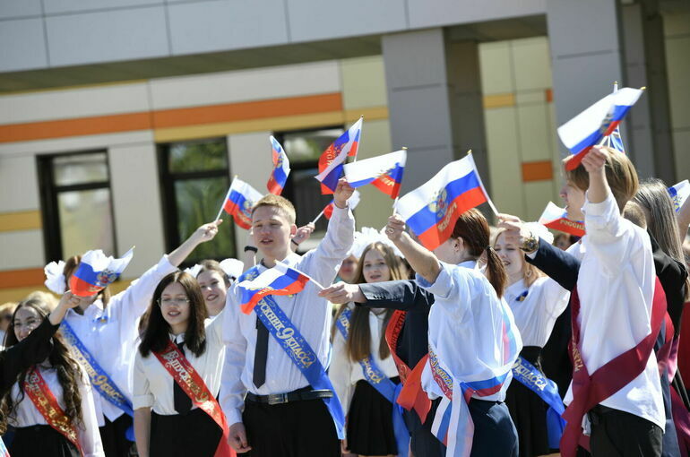 Минивэн вместо лимузина: что выбирают выпускники для прощания со школой