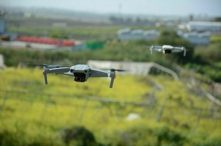 Обломки сбитых дронов повредили дома и автомобили в Подольске