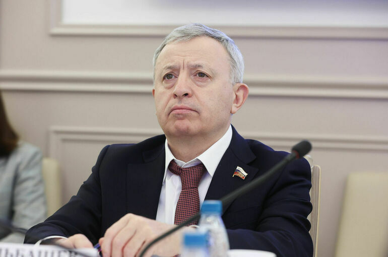 Путин наградил сенатора Ульбашева орденом Дружбы