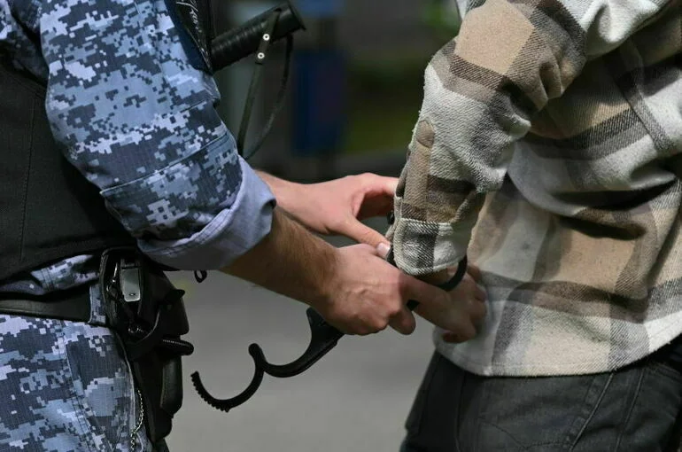 В Госдуме разъяснили, кого накажут за передачу банковской карты