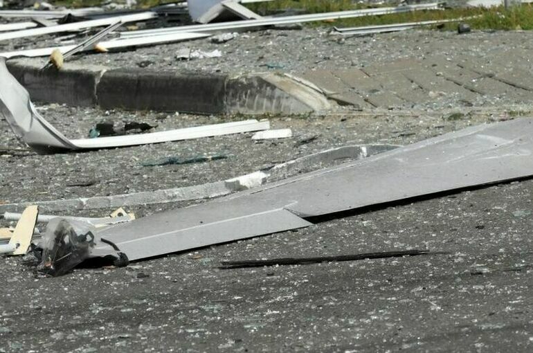 Обломки одного из сбитых над Москвой беспилотников упали на шоссе