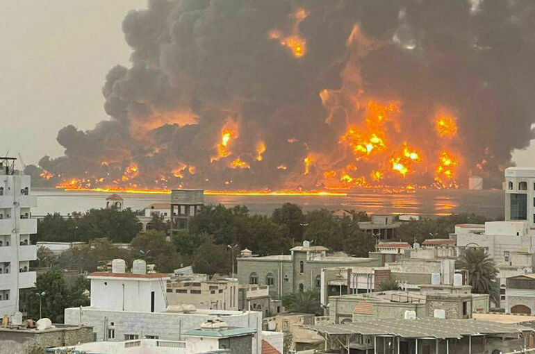 Порт Ходейда в Йемене приостановил работу после израильских ударов