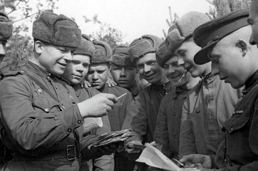 Салюты, «Бессмертный полк» и песни военных лет: как страна отметит День Победы