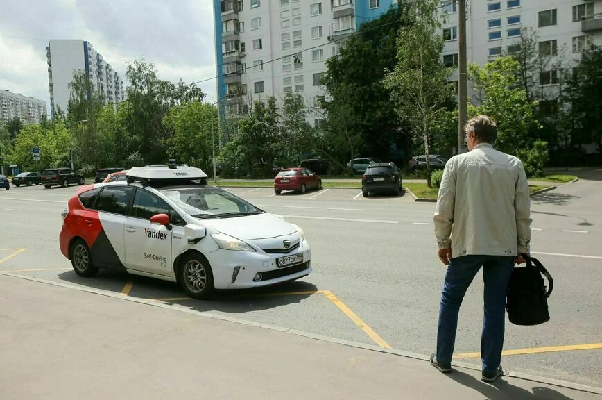 Россиян хотят предупреждать о беспилотных авто