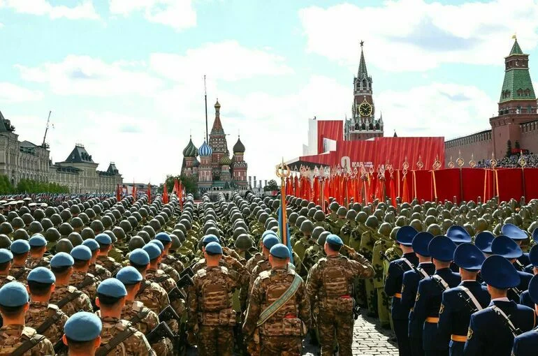 Парадные расчеты дружественных стран прошли по Красной площади