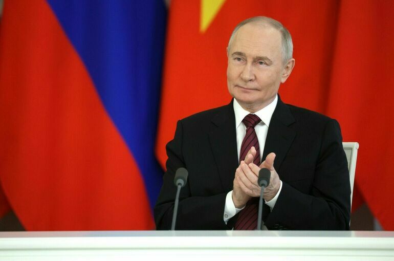 Путин принял приглашение посетить Вьетнам