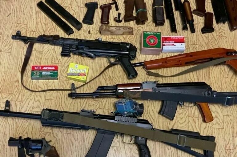 В схроне «таганской» ОПГ нашли более 100 единиц оружия и взрывчатки
