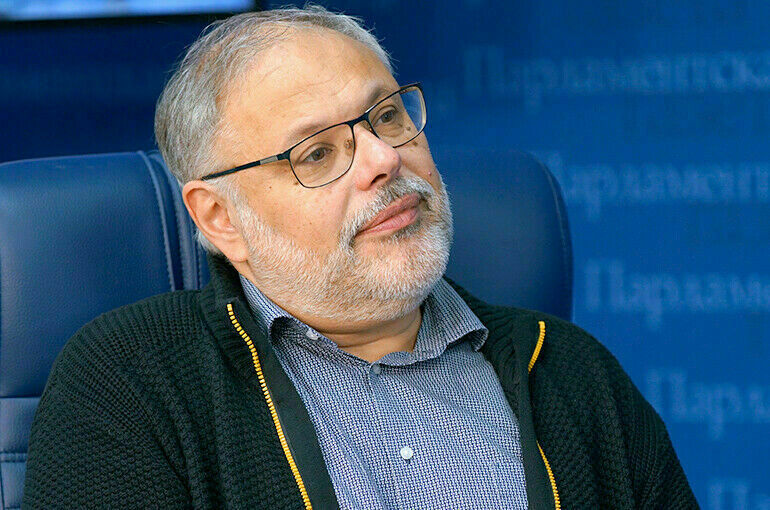 Экономист Хазин: США без импорта из Китая жить не могут в принципе