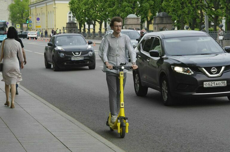 Автоэксперт оценил идею введения единых правил для электросамокатов