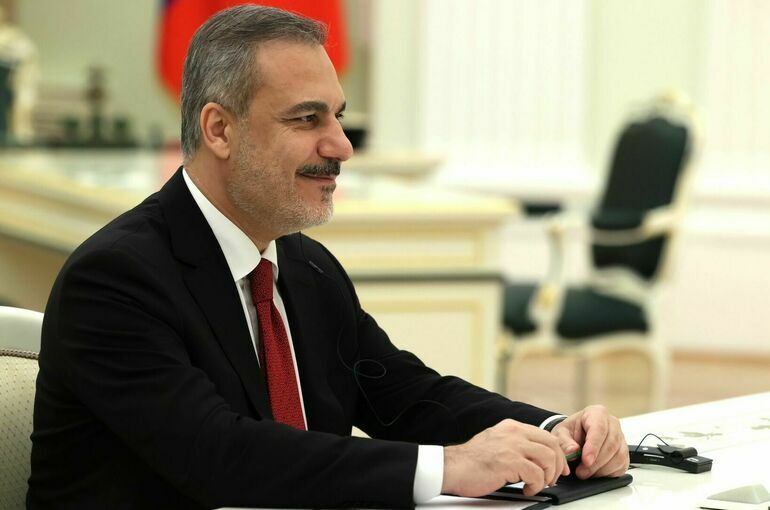 Anadolu: Глава МИД Турции встретится с делегациями России, Украины, США 16 мая